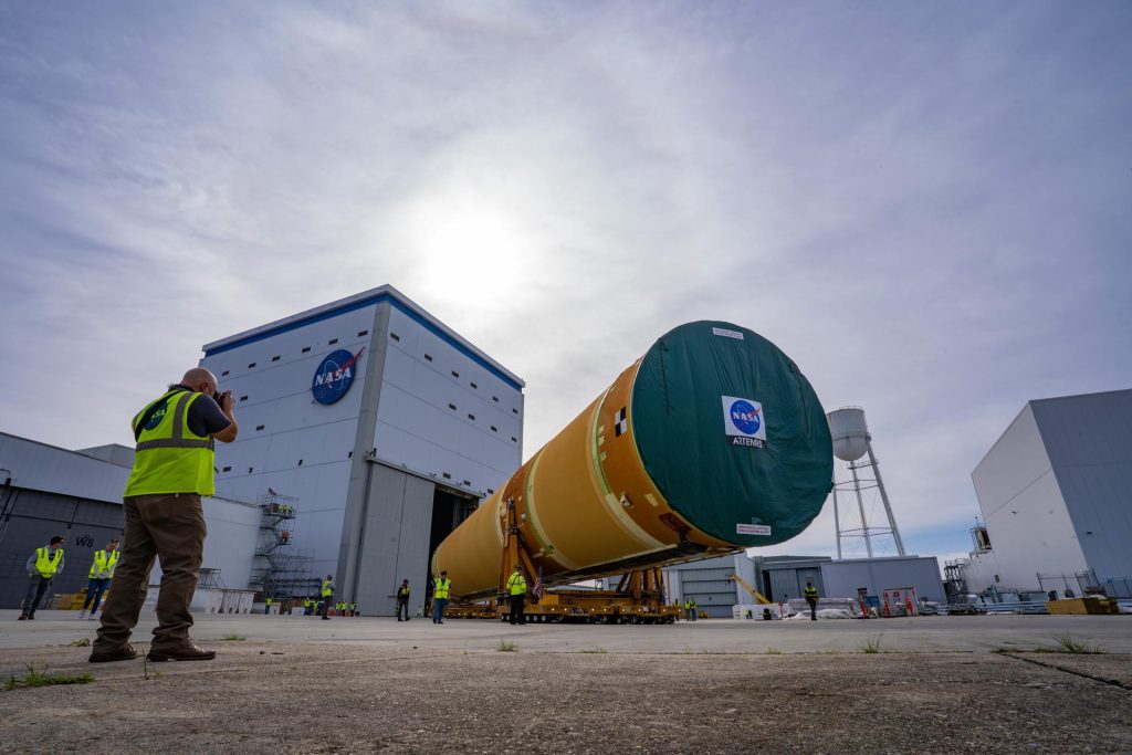 Artemis III Core Stage Arrives at Kennedy, SLS Rocket Enters Final Assembly Phase