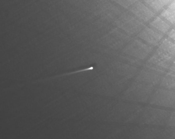 SOHO日冕仪观测到一颗掠日彗星在飞掠太阳时解体