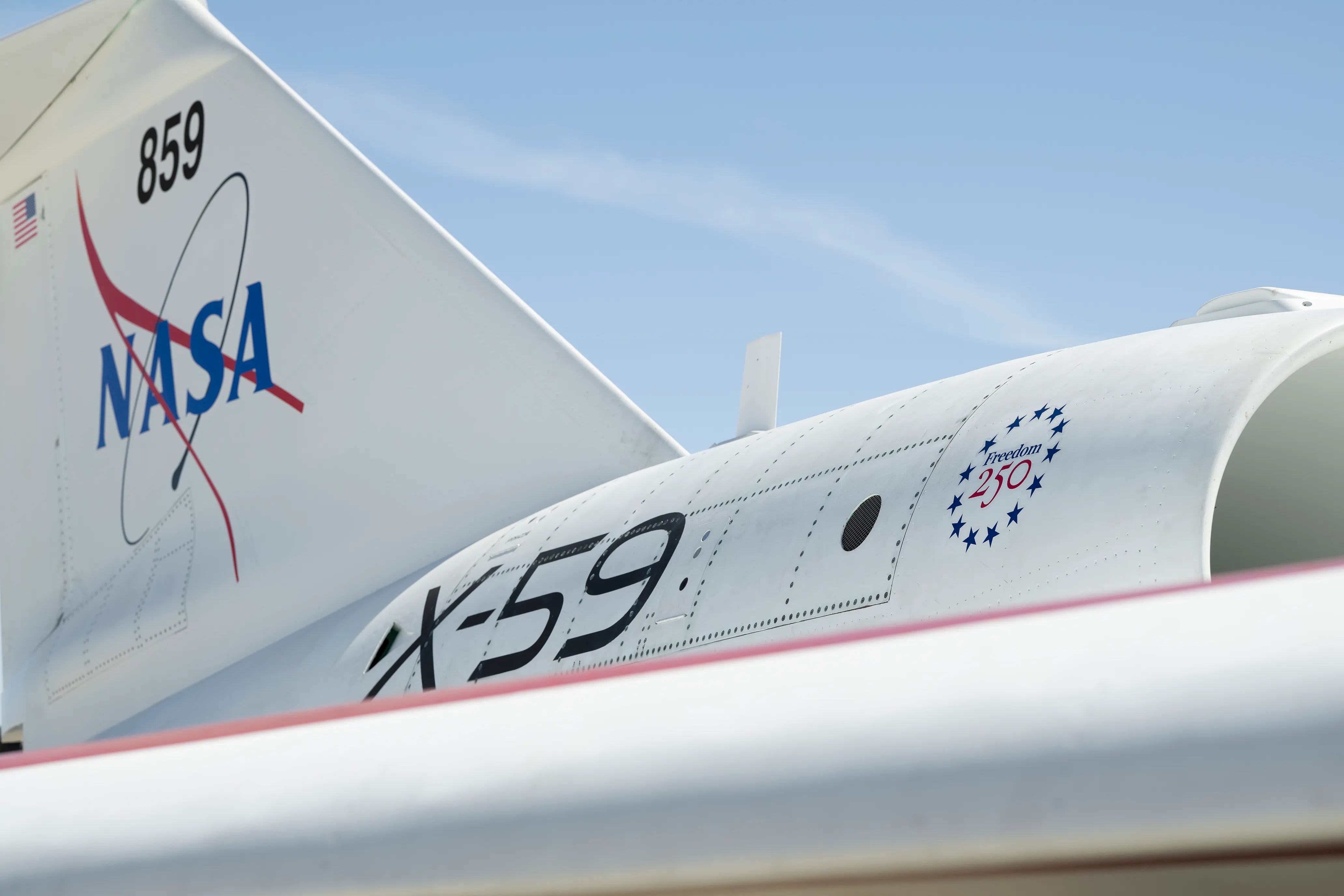 NASA X-59 静音超音速验证机获得「自由250」纪念涂装,庆祝美国独立250周年