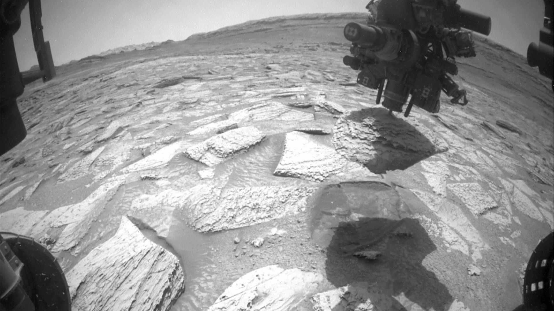 NASA好奇号火星车被一块27斤岩石「劫持」6天