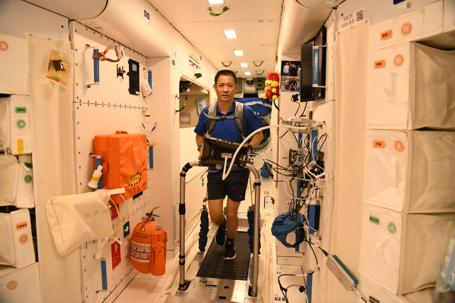 天舟十号给「天宫」送去新型跑步机：太空健身房升级换代