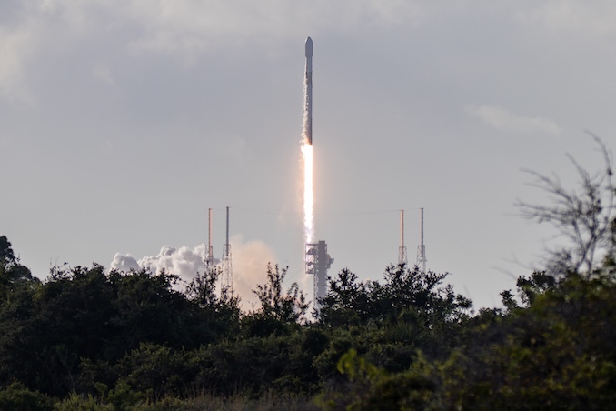 SpaceX  Memorial Day 发射 29 颗 Starlink 卫星，猎鹰九号完成第 28 次飞行