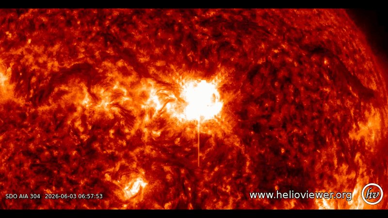 太阳24小时内连爆三次强耀斑：M9.3、M7.9、X1 接踵而至，NOAA 升 G3 地磁暴预警